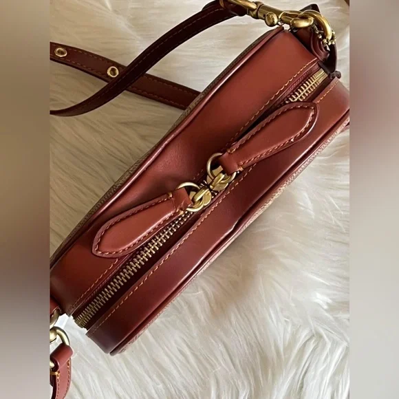 CE726 - Coach Heart Crossbody in Signature Canvas - Picture 6 of 12